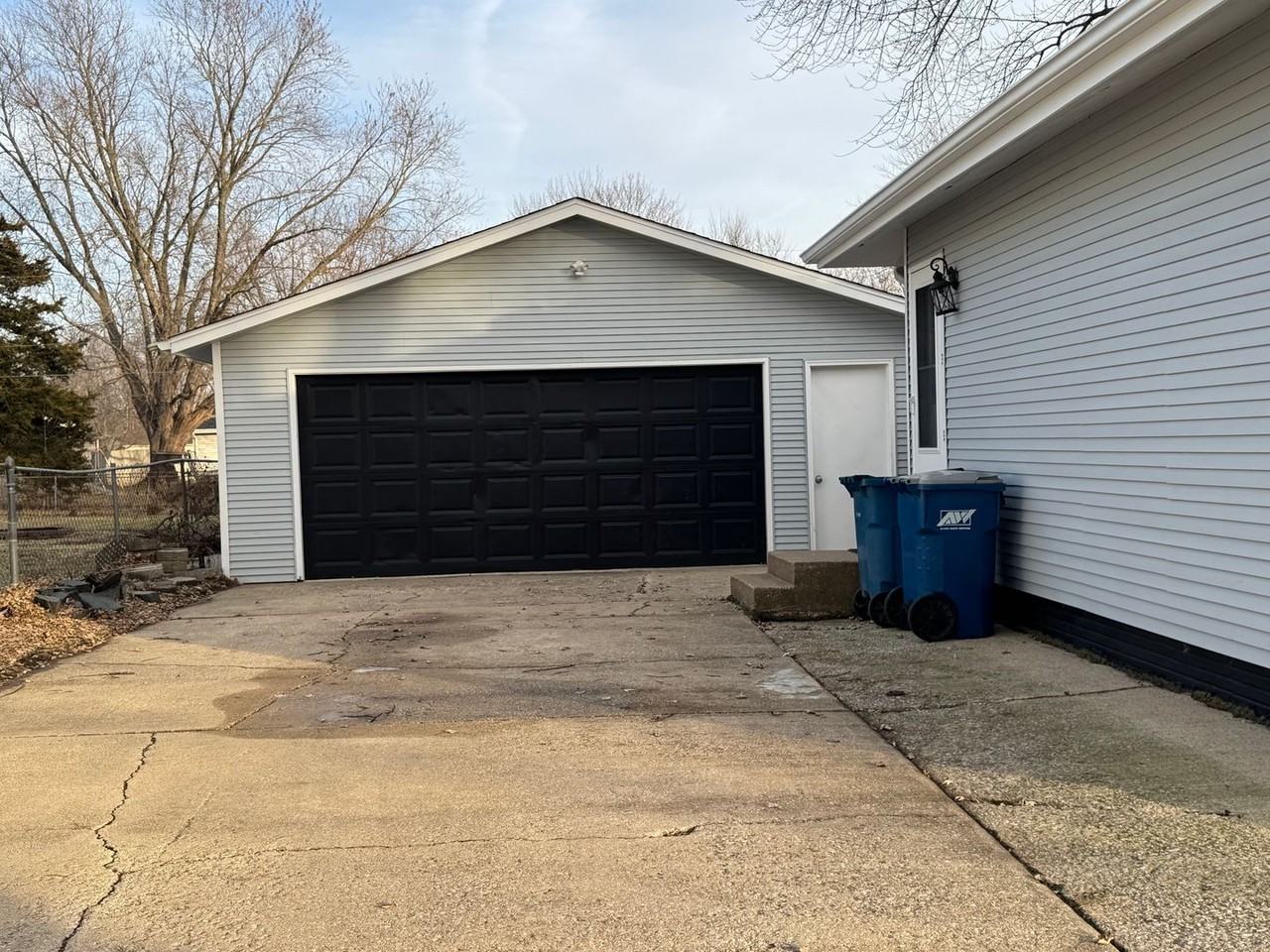 908 16th St - Photo 3 of 24