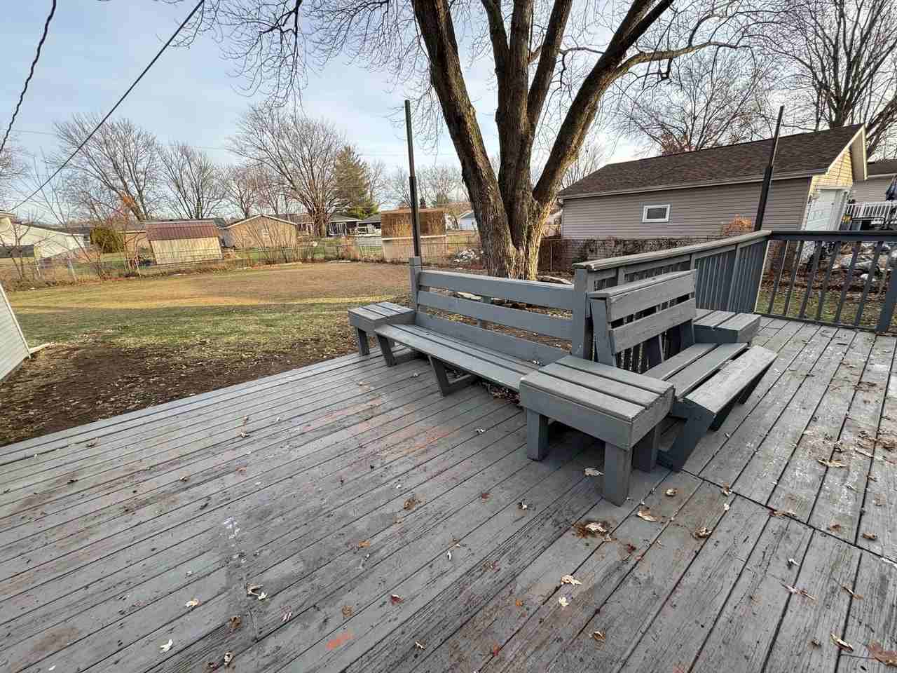 908 16th St - Photo 4 of 24