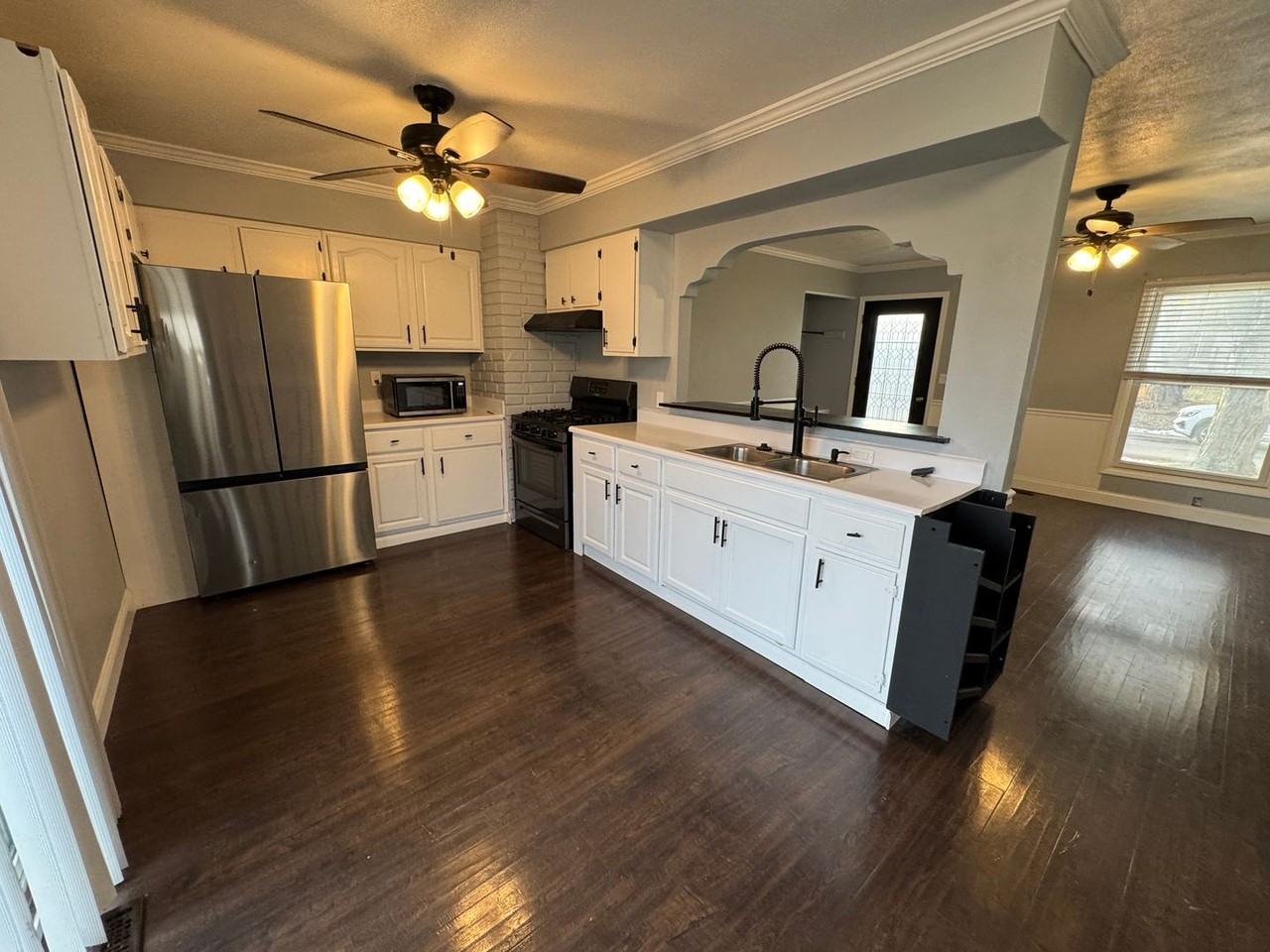 908 16th St - Photo 7 of 24