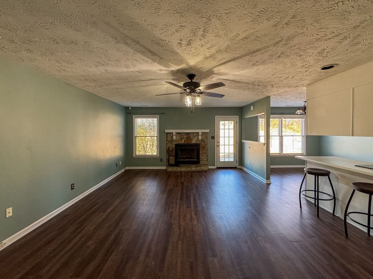 309 Sparrow Dr - Photo 2 of 25