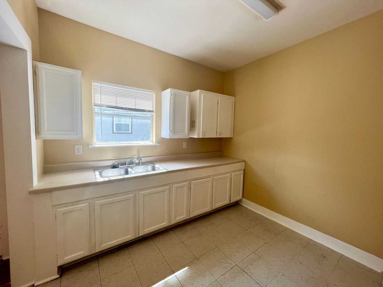 1506 Schley Ave - Photo 7 of 14