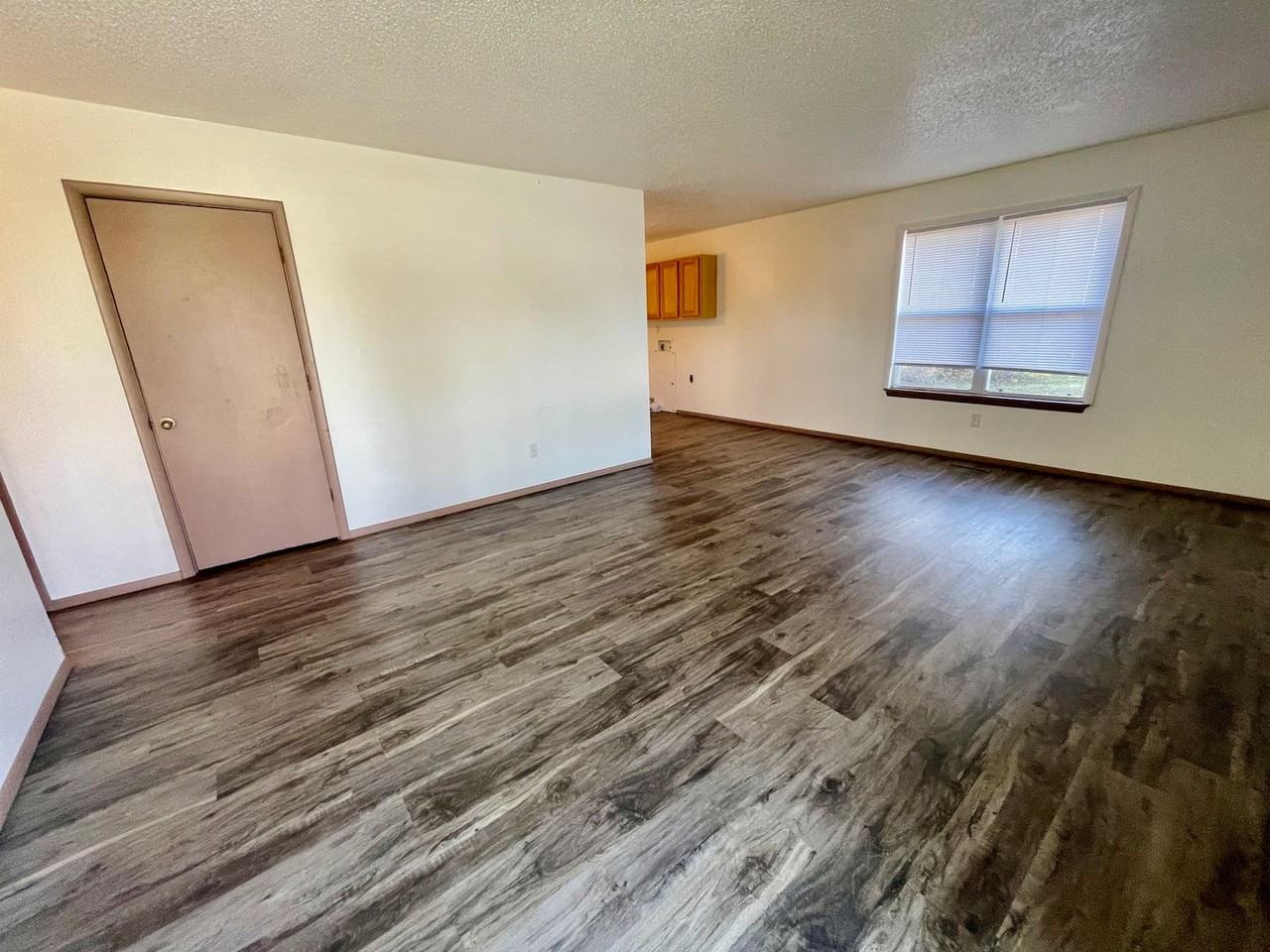 2405 E Pacific St Apt B - Photo 3 of 16