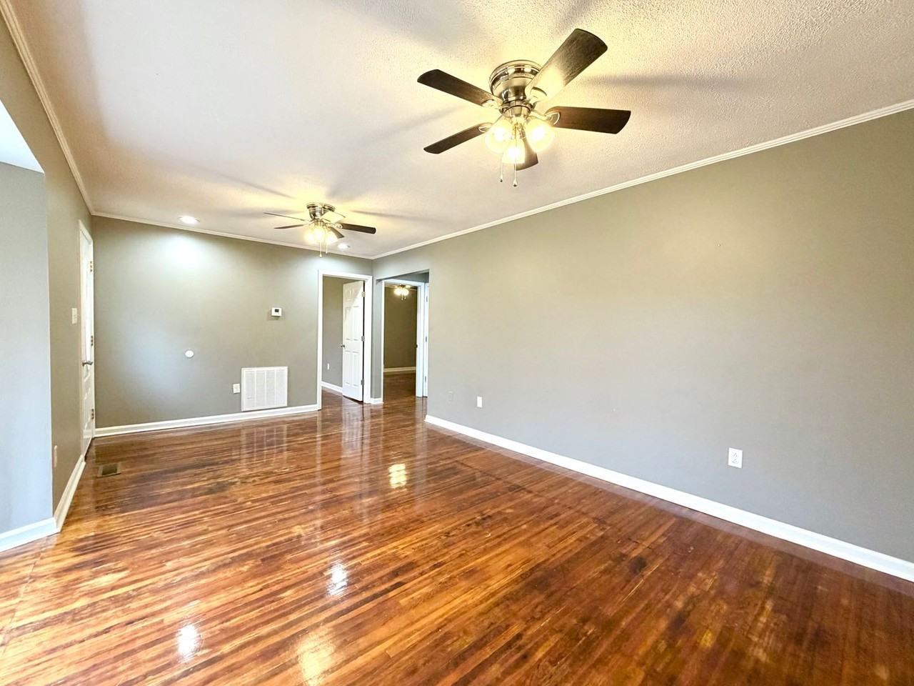 838 Potters Ln - Photo 5 of 21