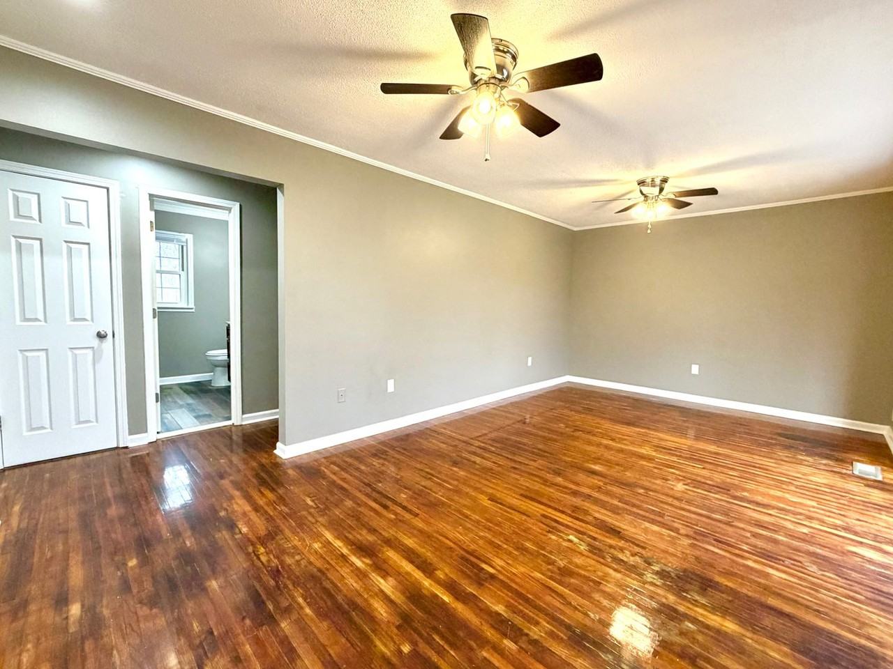 838 Potters Ln - Photo 6 of 21