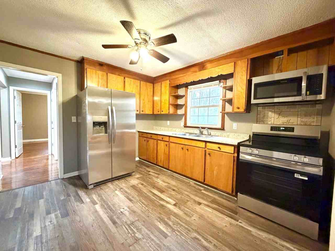 838 Potters Ln - Photo 7 of 21