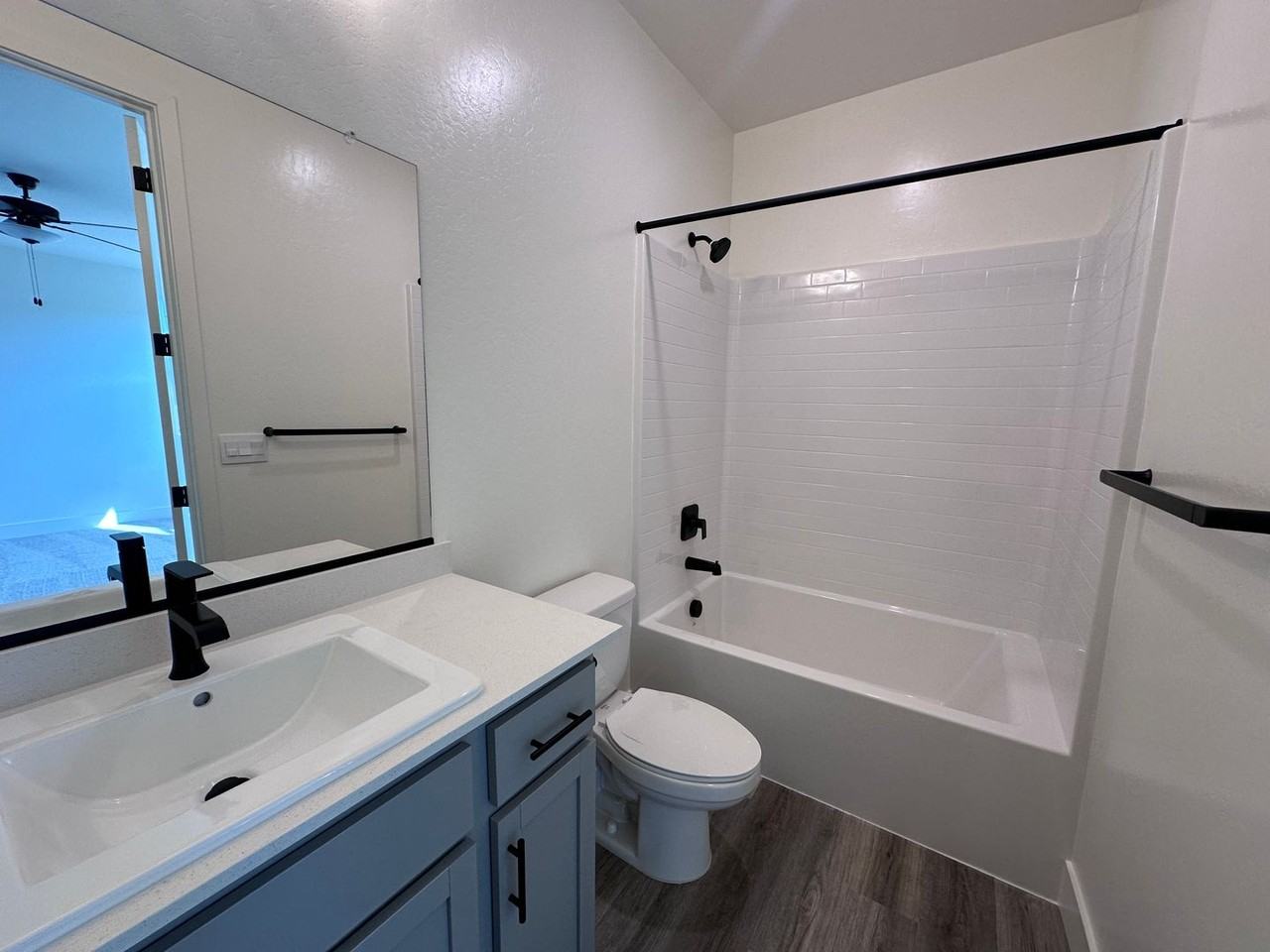 2405 N Fontana St - Photo 3 of 11