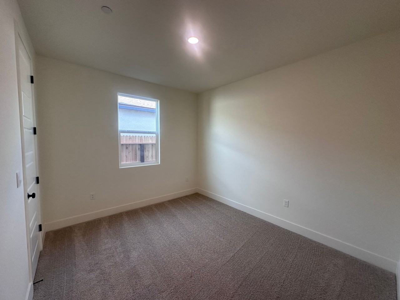 2405 N Fontana St - Photo 4 of 11