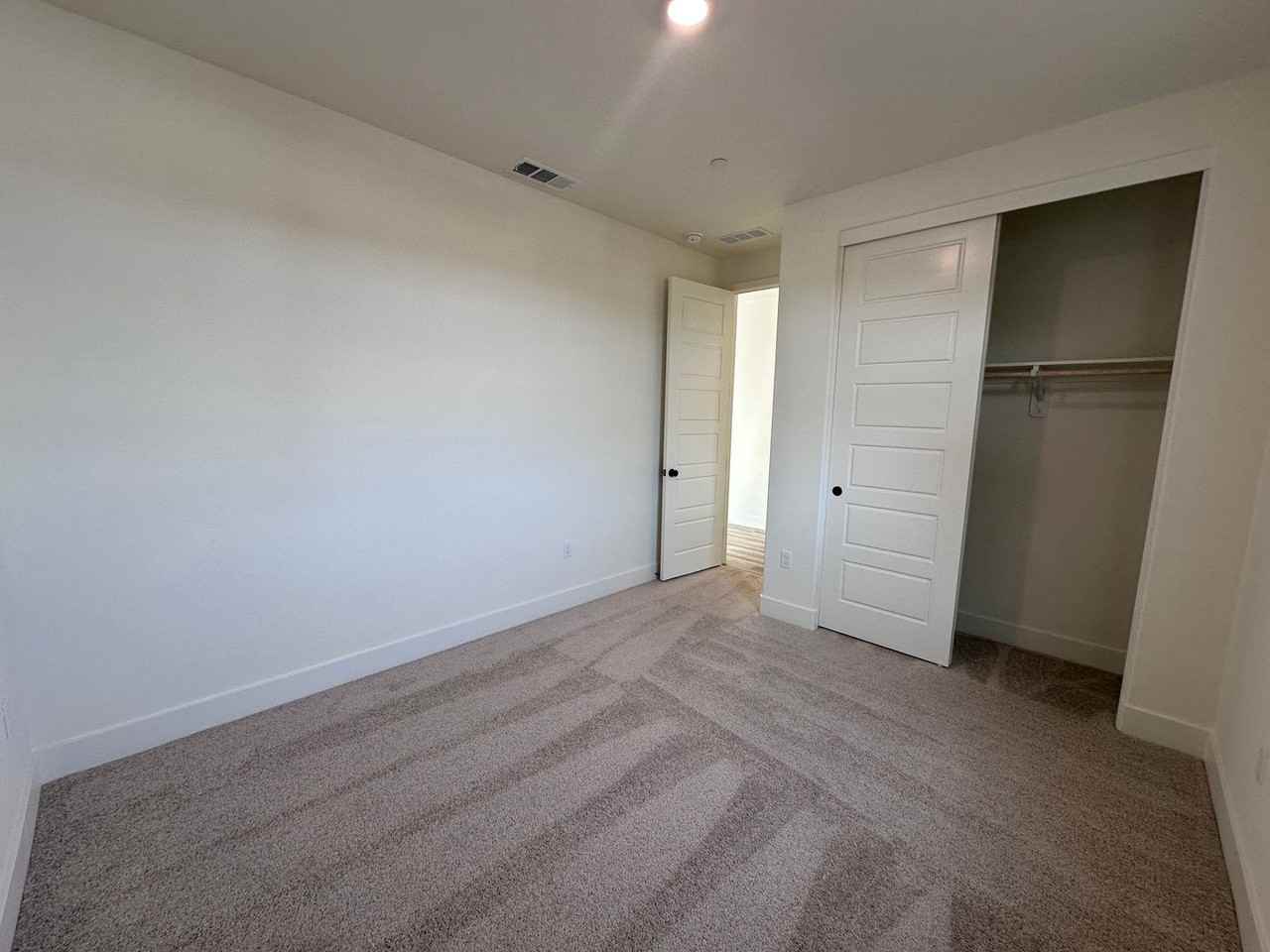 2405 N Fontana St - Photo 6 of 11