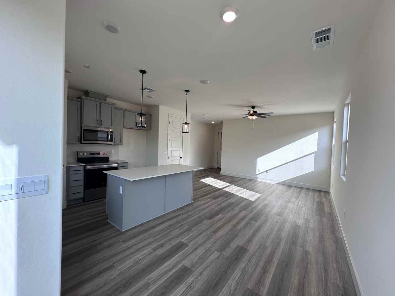 2405 N Fontana St - Photo 7 of 11