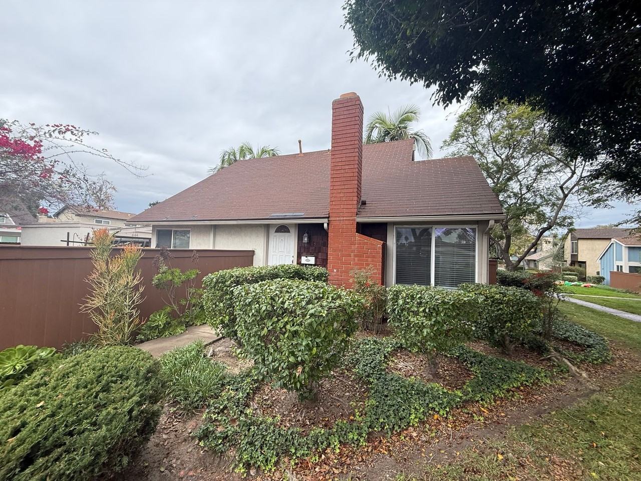 10763 Escobar Dr - Photo 2 of 31