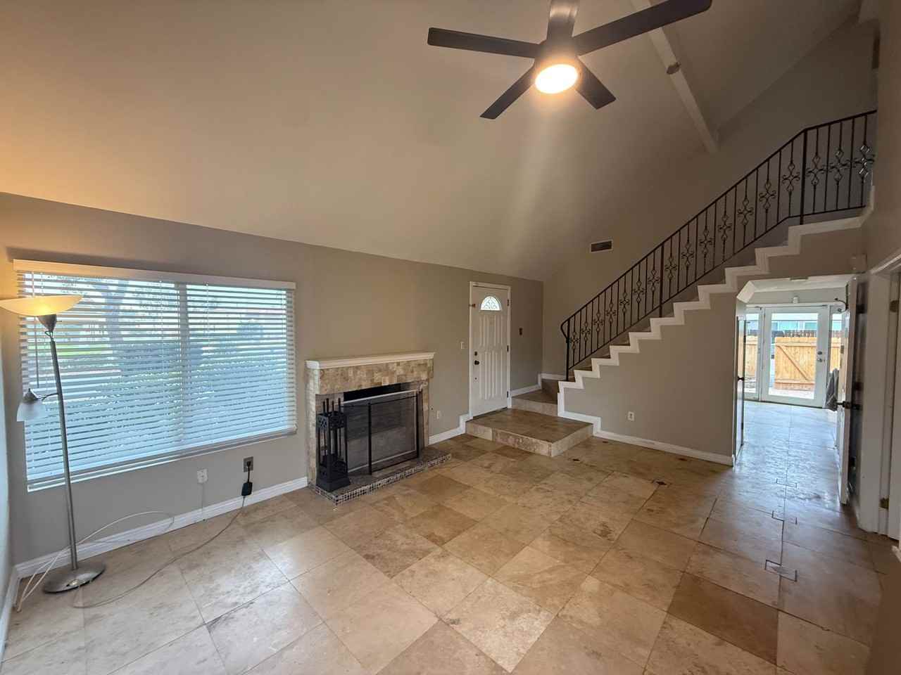 10763 Escobar Dr - Photo 5 of 31