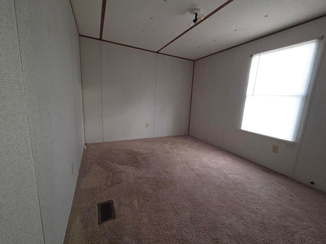 614 Oakland Church Rd - Photo 5 of 9