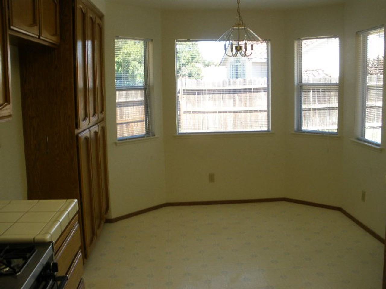 700 Rambleton Dr - Photo 3 of 12