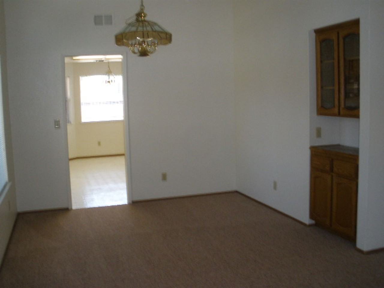 700 Rambleton Dr - Photo 5 of 12