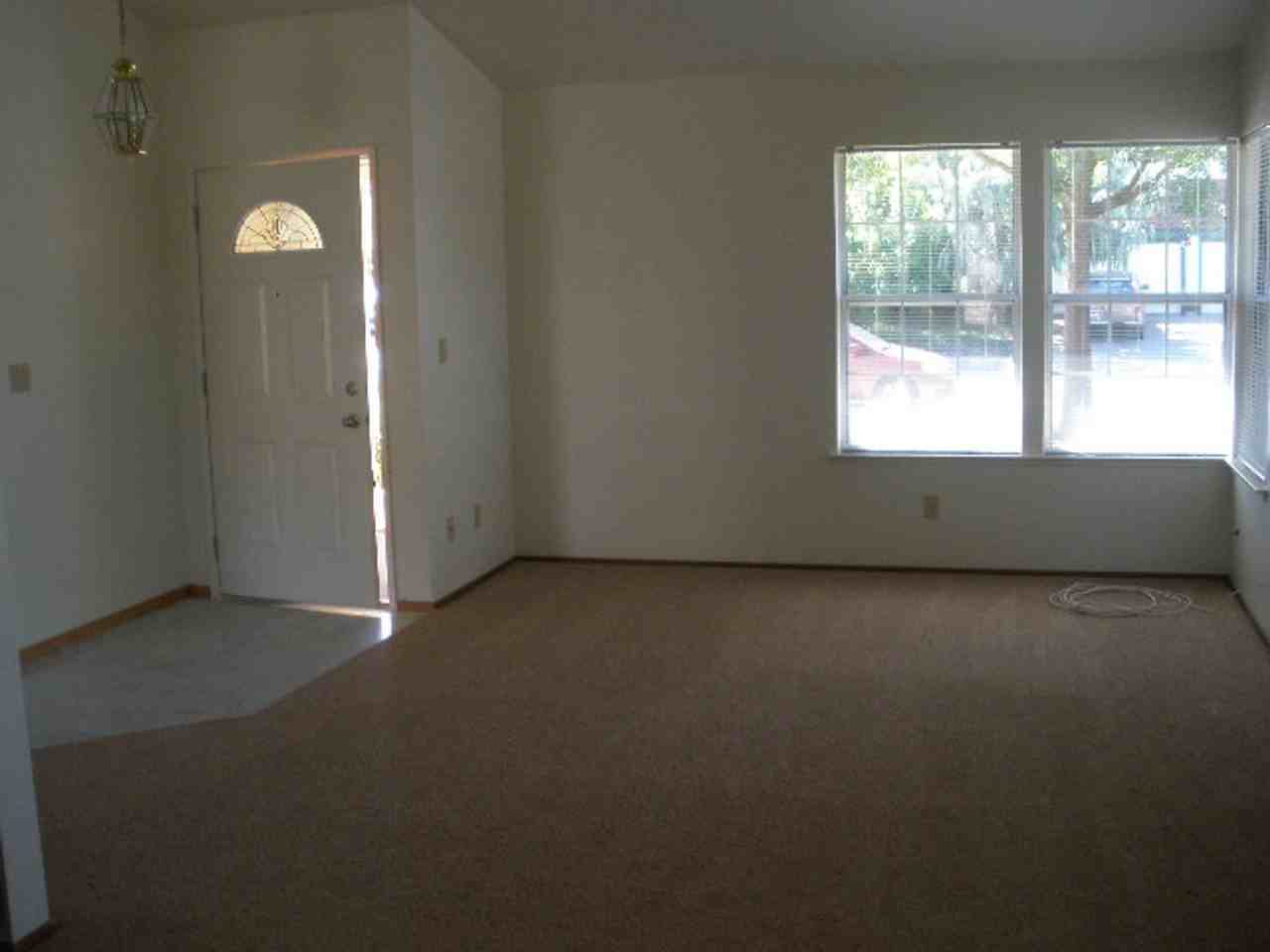 700 Rambleton Dr - Photo 6 of 12