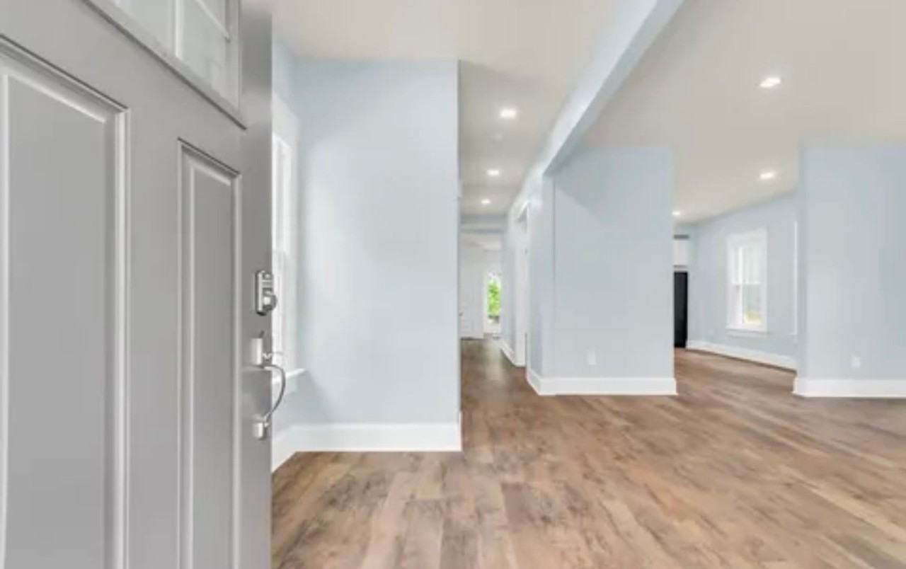 106 Grace St - Photo 3 of 38