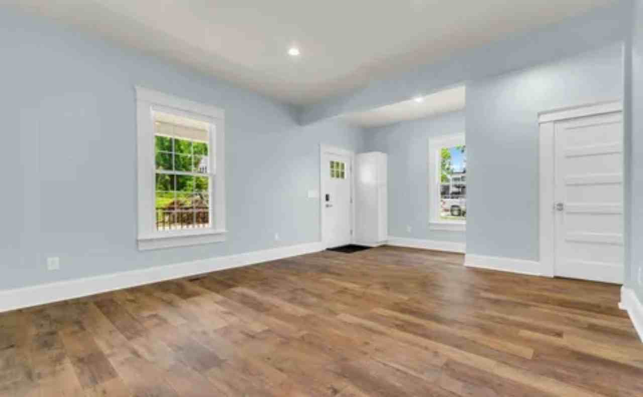 106 Grace St - Photo 6 of 38