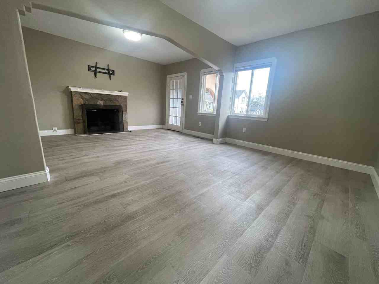 1129 Bishop St - Photo 2 of 17