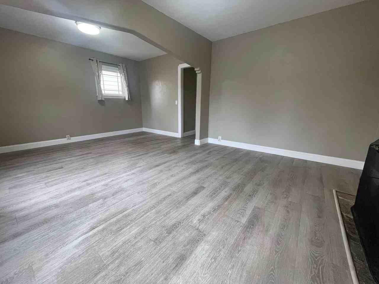 1129 Bishop St - Photo 3 of 17