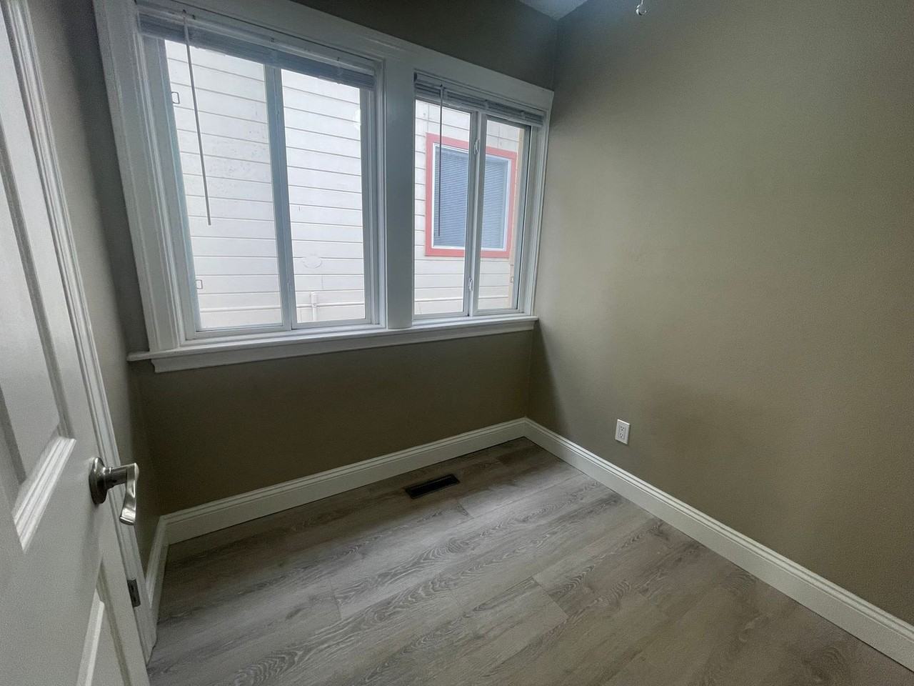 1129 Bishop St - Photo 6 of 17