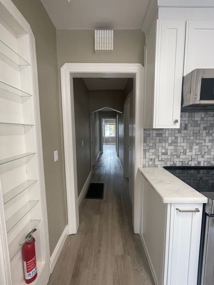 1129 Bishop St - Photo 7 of 17