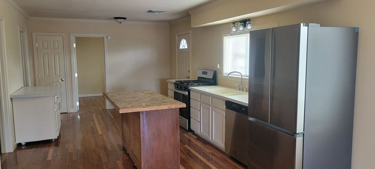 3129 Elizabeth Ave - Photo 7 of 21