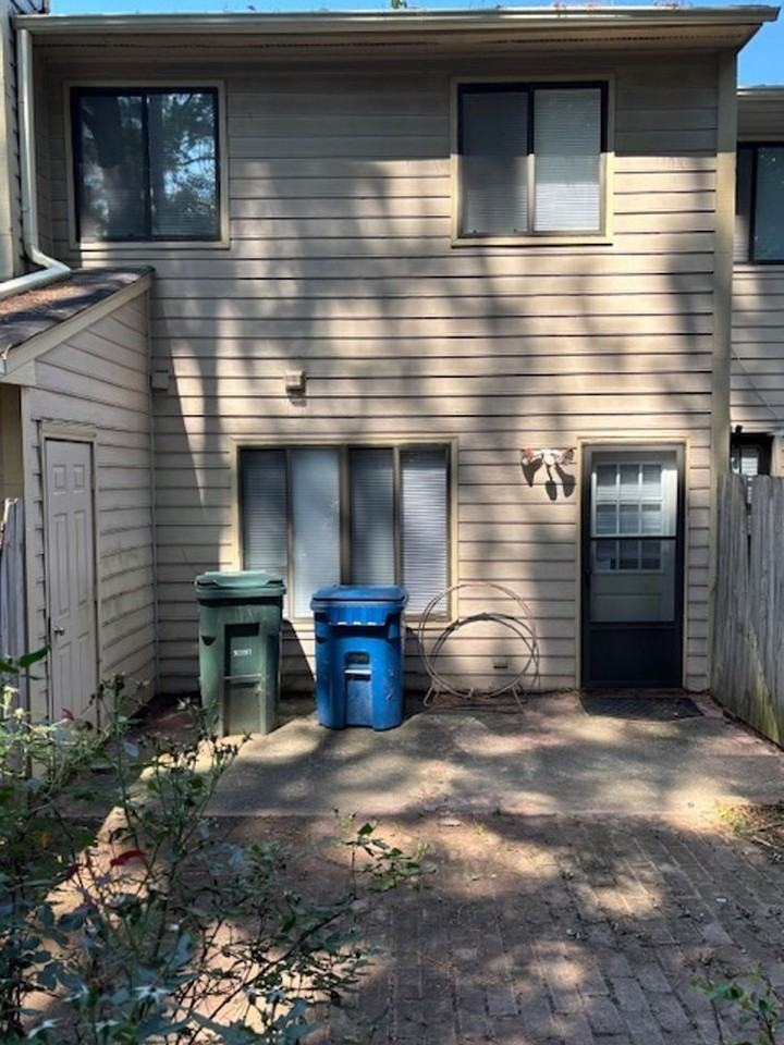 2420 Stadium Dr - Photo 2 of 15