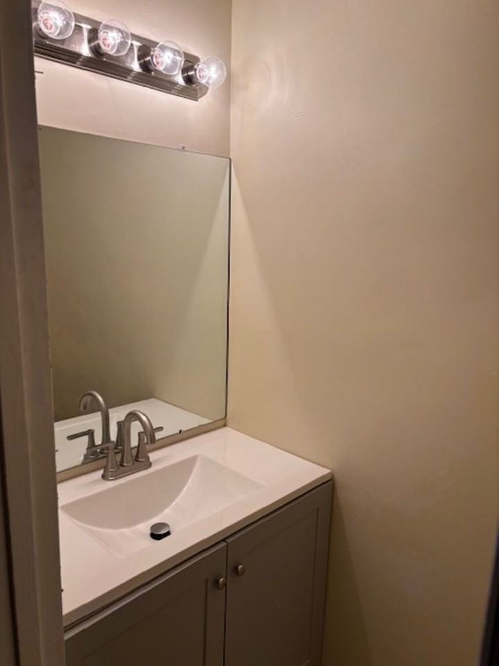 2420 Stadium Dr - Photo 3 of 15