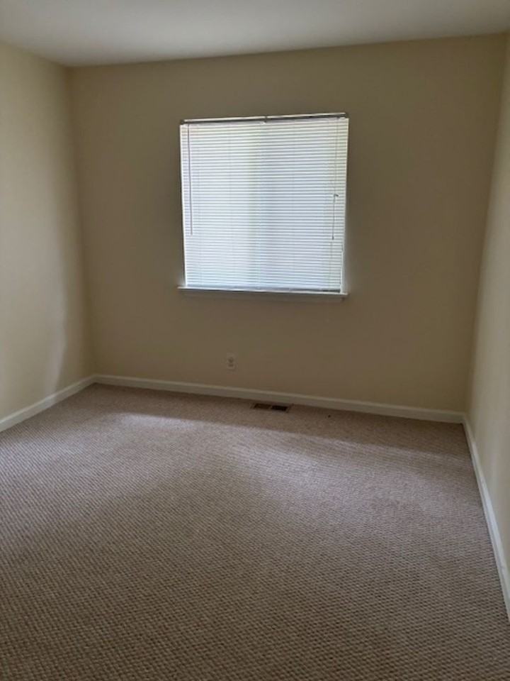 2420 Stadium Dr - Photo 5 of 15