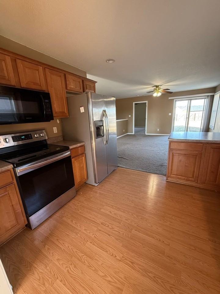 1142 Southwind Ct - Photo 4 of 16