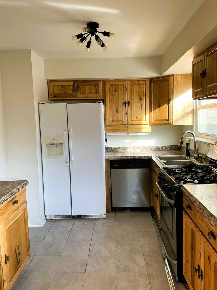 604 Erford Rd - Photo 6 of 29