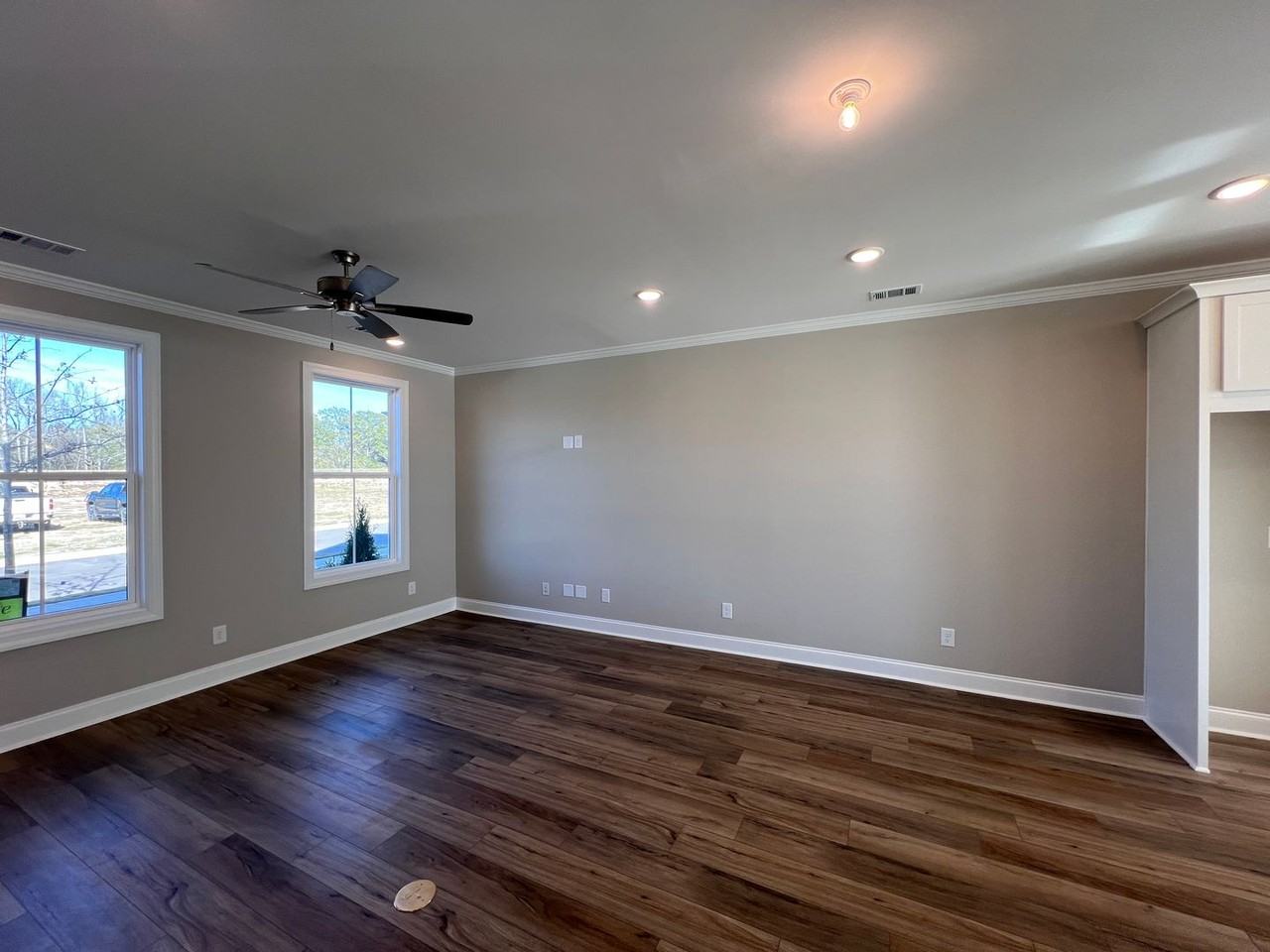 217 Blackman Cir - Photo 5 of 15