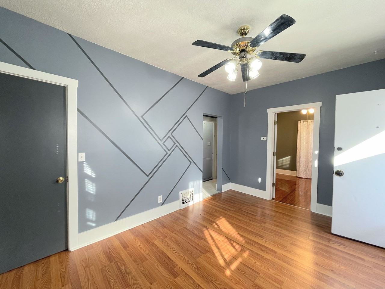 114 N Maple St - Photo 3 of 15