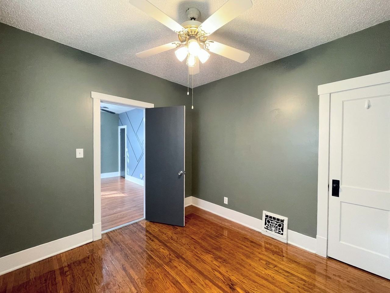 114 N Maple St - Photo 5 of 15