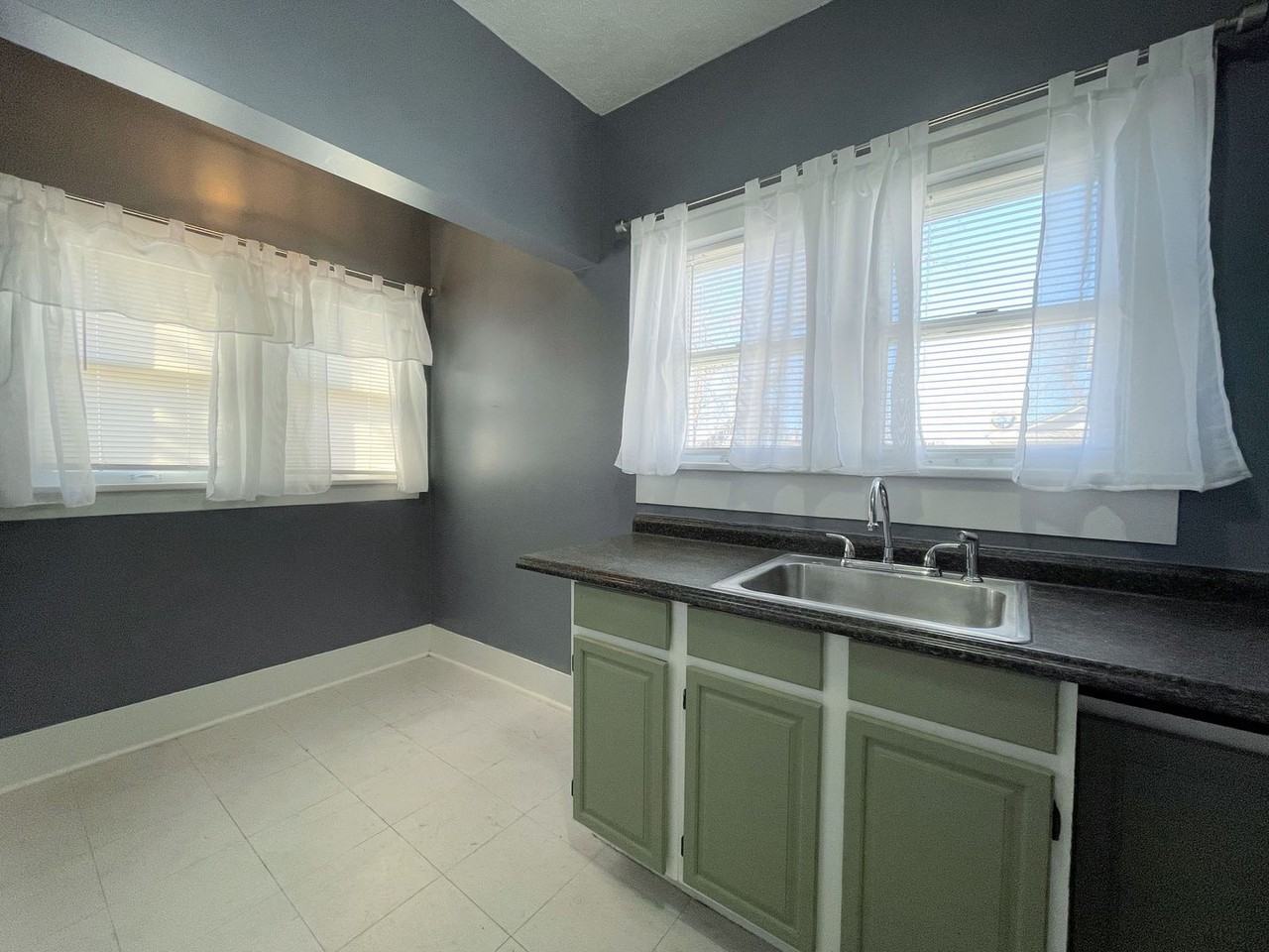 114 N Maple St - Photo 7 of 15