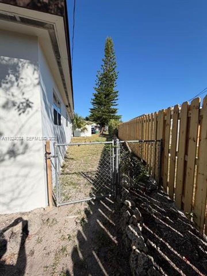 19810 Holiday Rd #0 - Photo 7 of 39