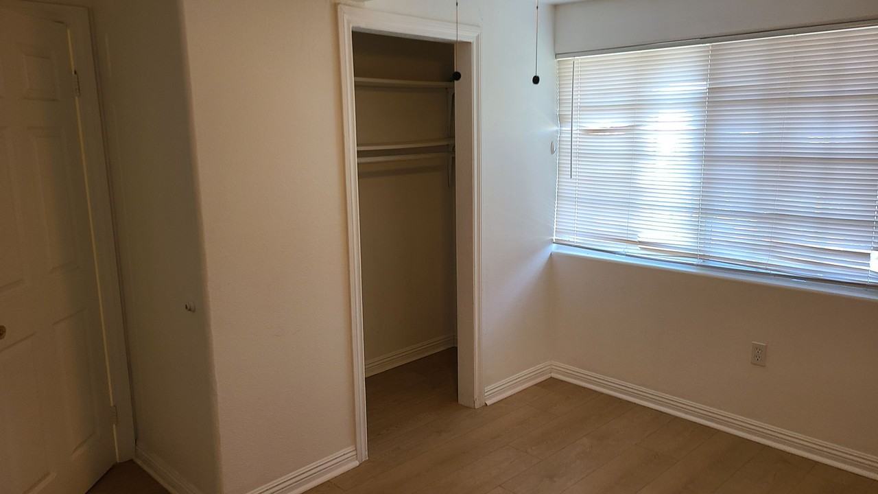 410 N Buena Vista St - Photo 6 of 9