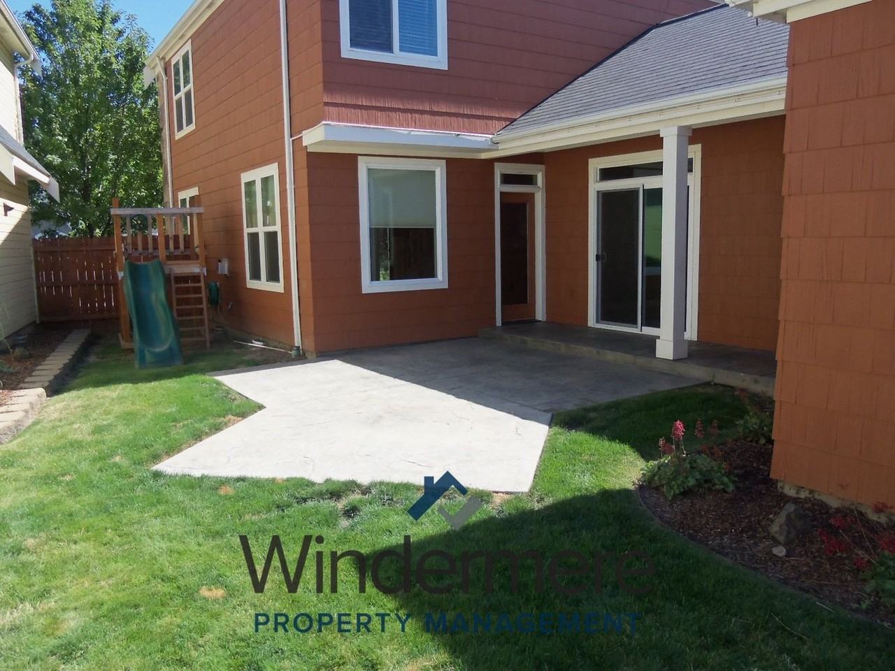 1041 Se Creekside Dr - Photo 2 of 3