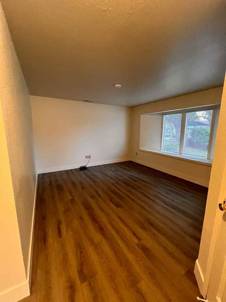 1524 Swarthmore Dr - Photo 4 of 19