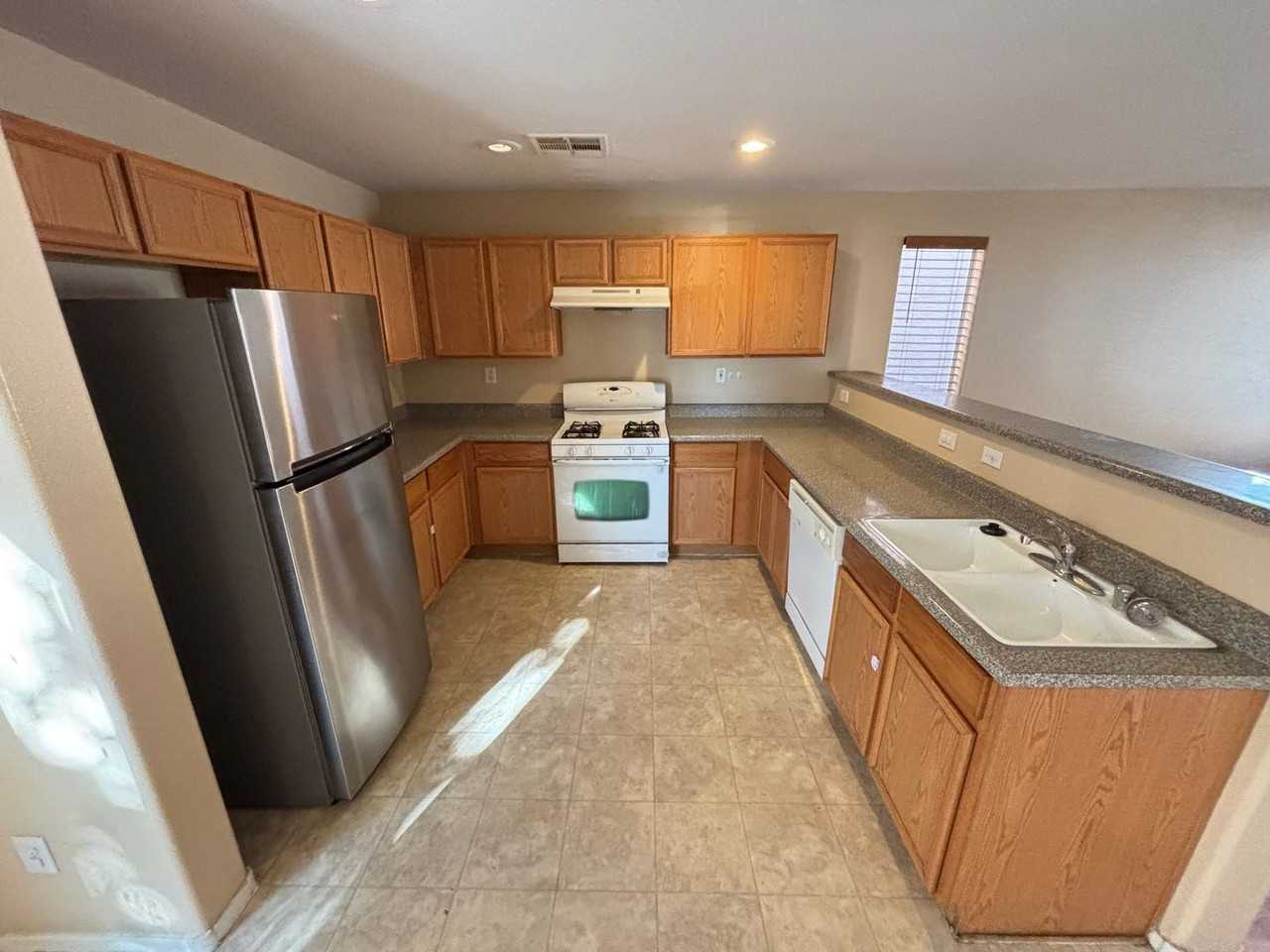 2133 Casa Ladera St - Photo 2 of 17