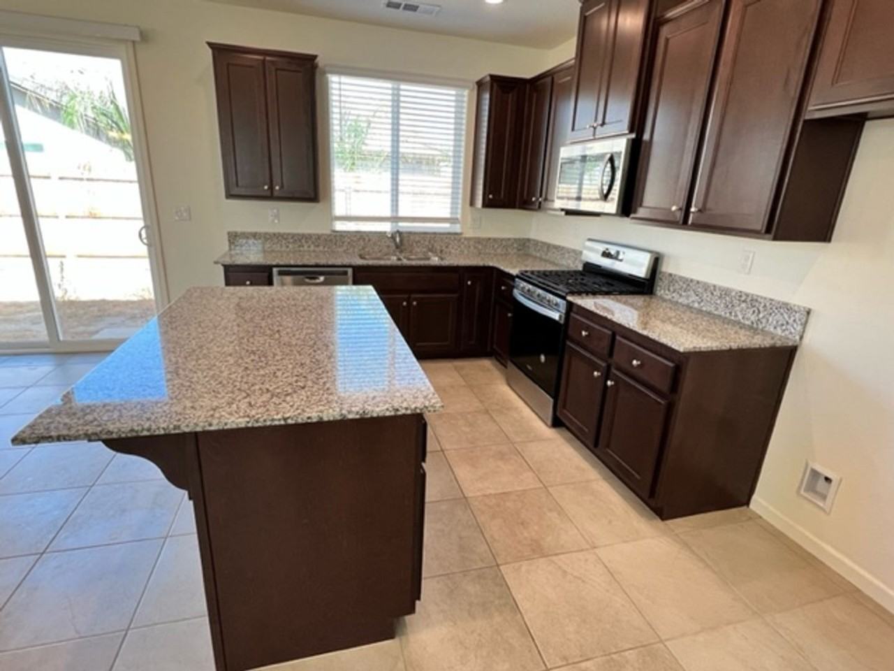 3306 Manchester St - Photo 3 of 10