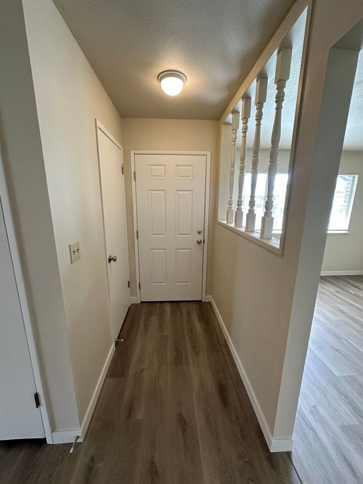 1613 Carnation Ct - Photo 5 of 33