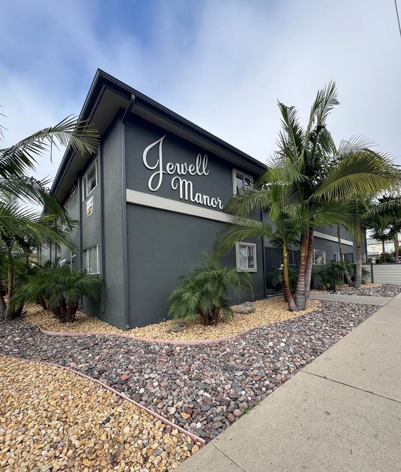 4712 Jewell St - Photo 3 of 7