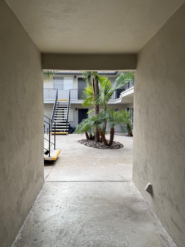 4712 Jewell St - Photo 4 of 7