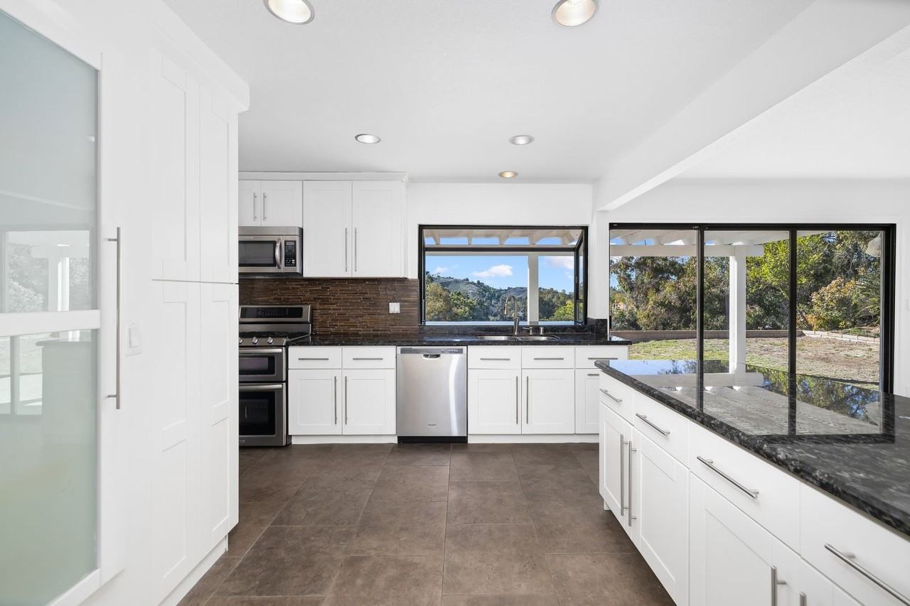 1815 1815 Vía Palomares - Photo 7 of 21