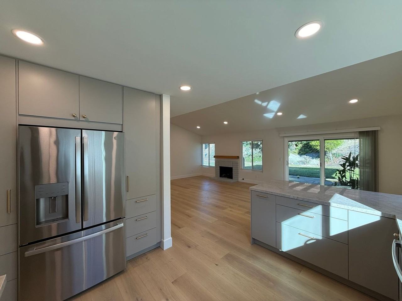 2502 Jacaranda Ave - Photo 4 of 16