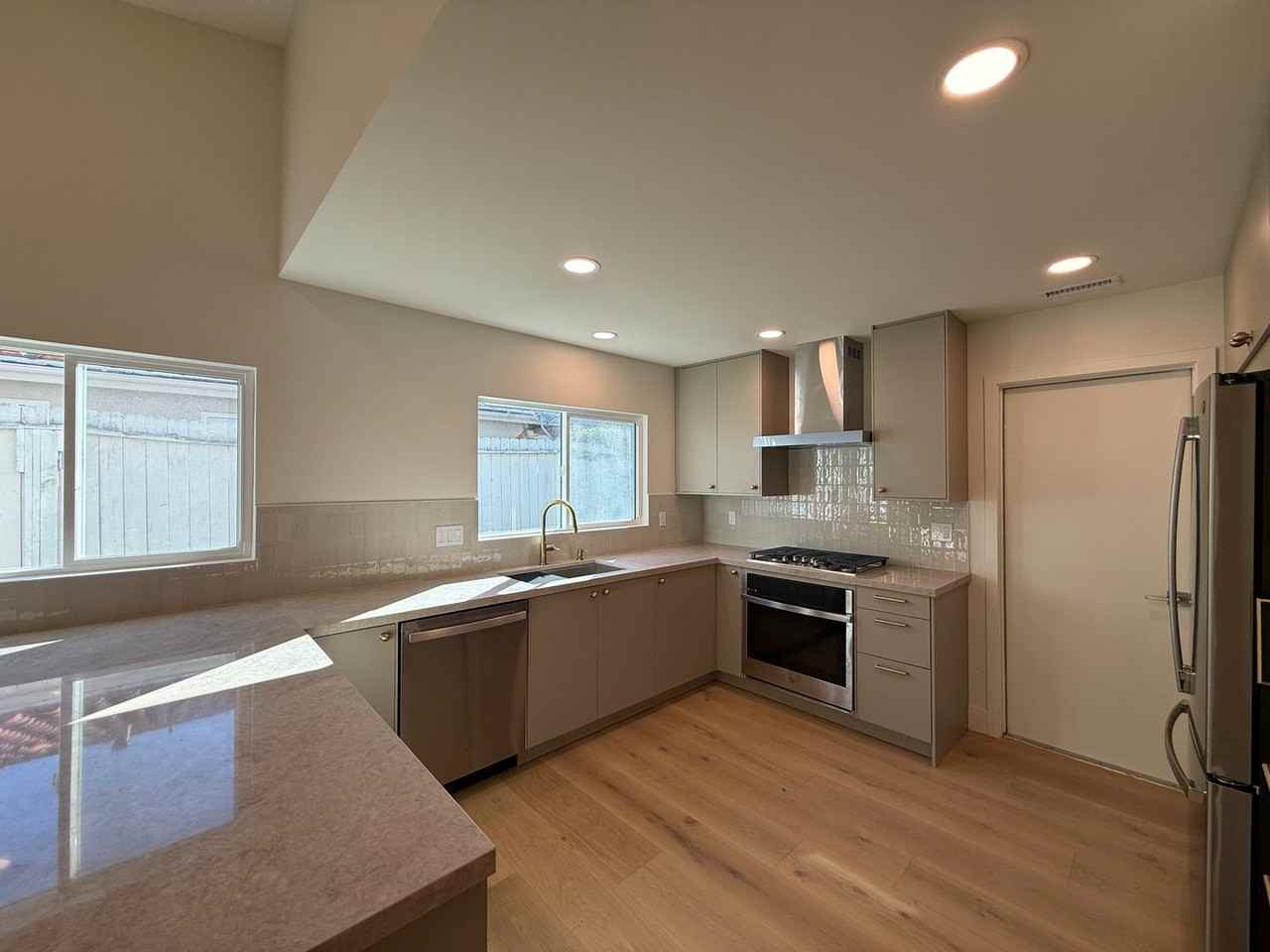 2502 Jacaranda Ave - Photo 5 of 16