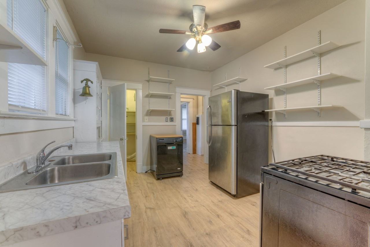 749 N Auburndale St - Photo 3 of 29