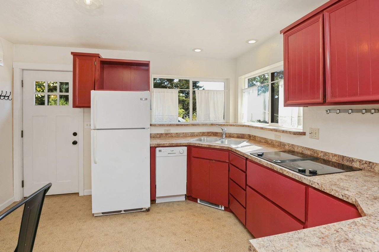 24496 Mccain Rd - Photo 6 of 32