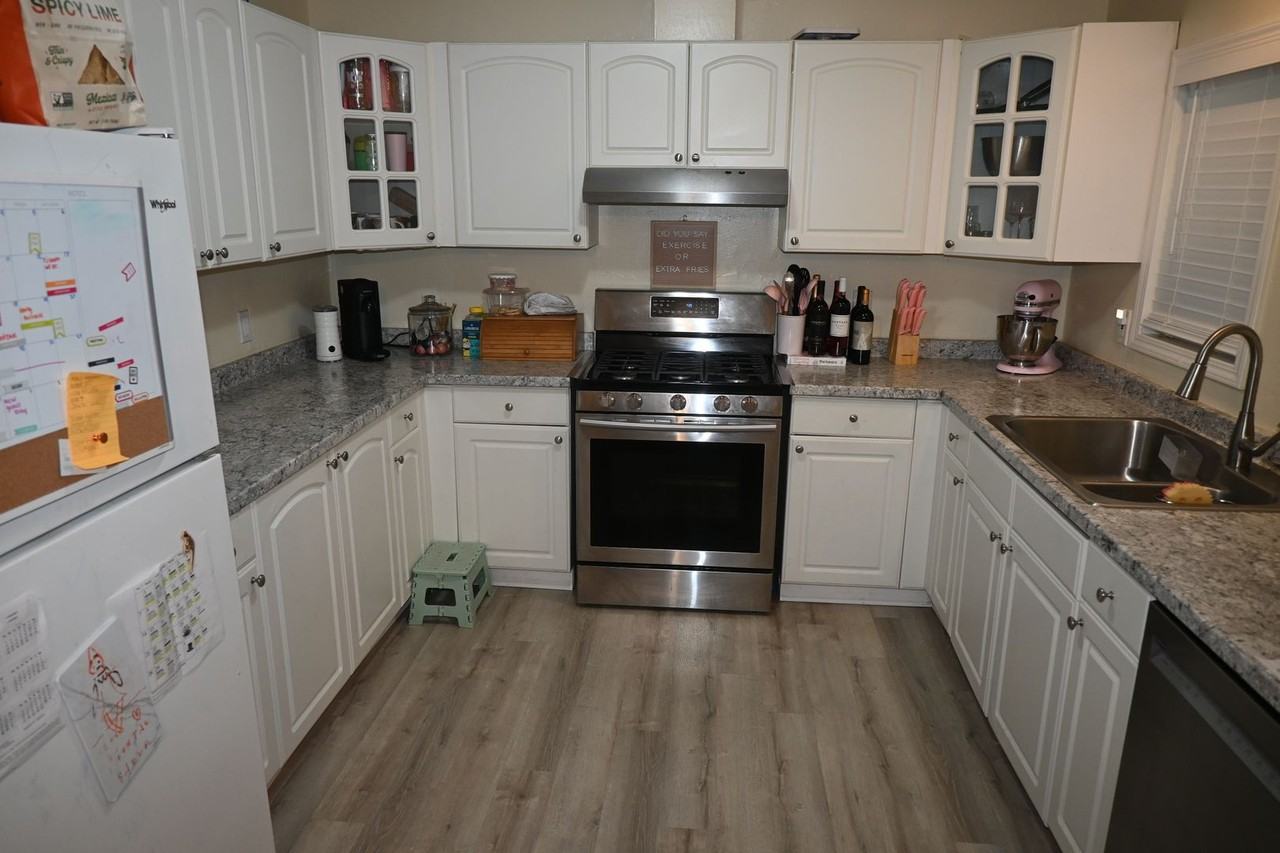 7382 Stratford St - Photo 7 of 18